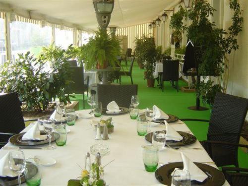 Hotel Absolue Renaissance Magny-Cours Exterior foto