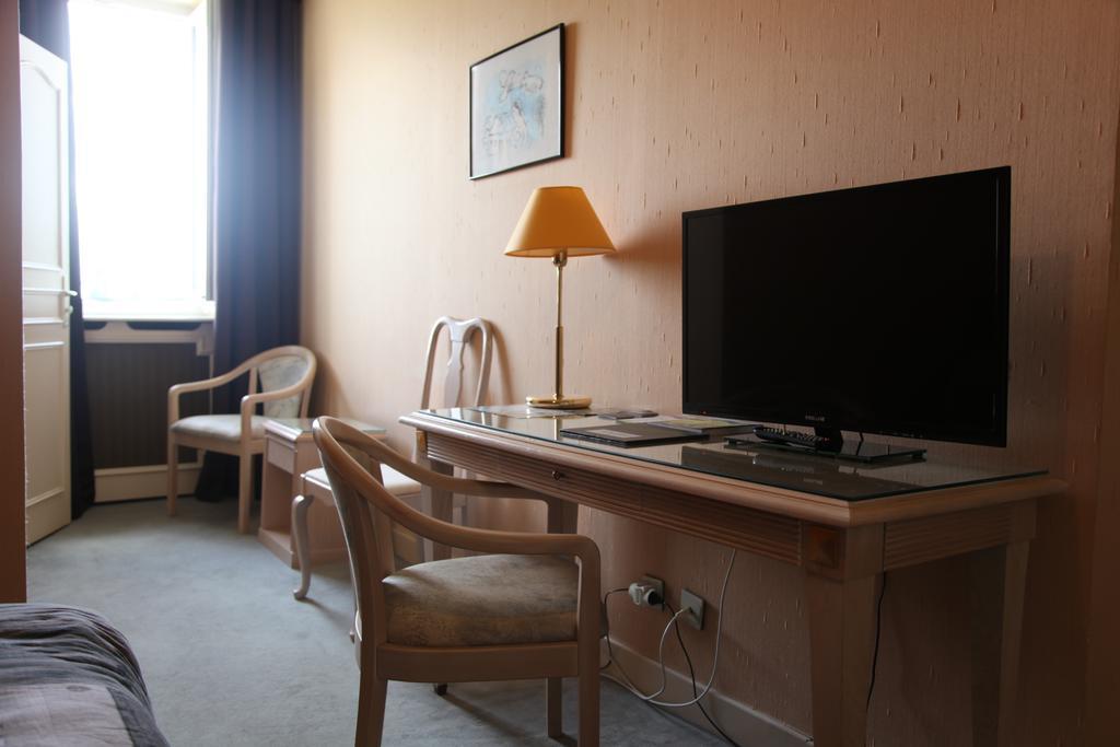 Hotel Absolue Renaissance Magny-Cours Exterior foto