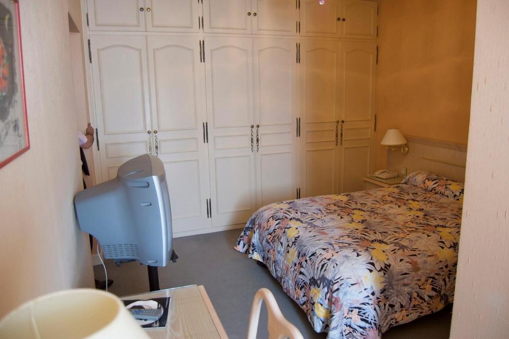 Hotel Absolue Renaissance Magny-Cours Habitación foto